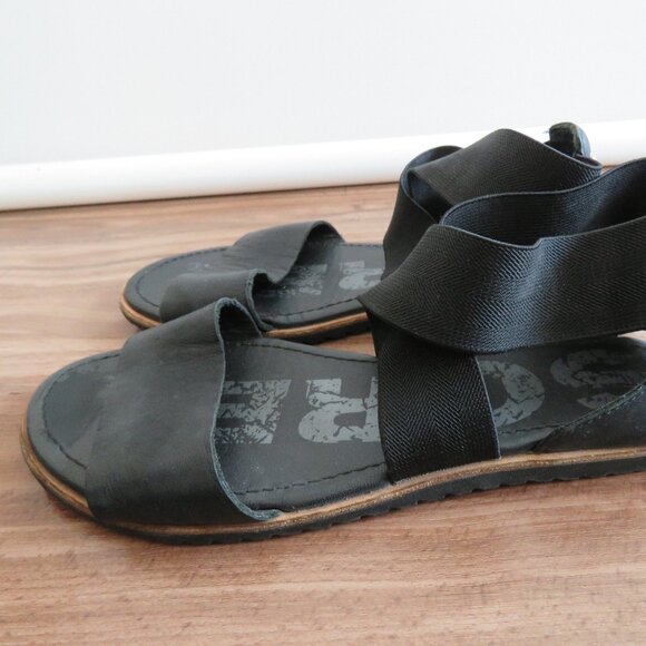 SOREL Ella Leather Slip On Cross Over Strap Sandals in Black - Size US 7 - Picture 4 of 12